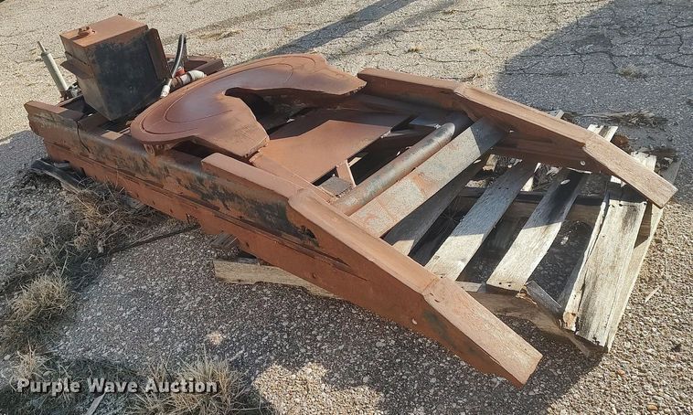 image for item DO3802 Hydraulic fifth wheel hitch assembly