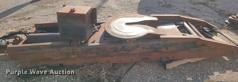 image for item DO3802 Hydraulic fifth wheel hitch assembly