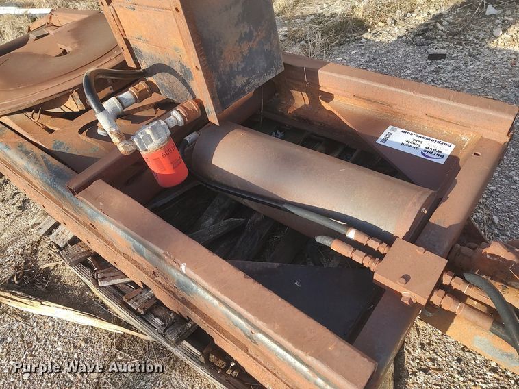 image for item DO3802 Hydraulic fifth wheel hitch assembly