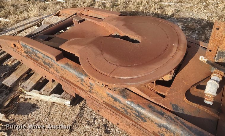 image for item DO3802 Hydraulic fifth wheel hitch assembly