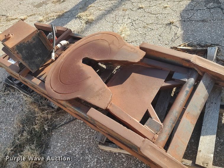 image for item DO3802 Hydraulic fifth wheel hitch assembly