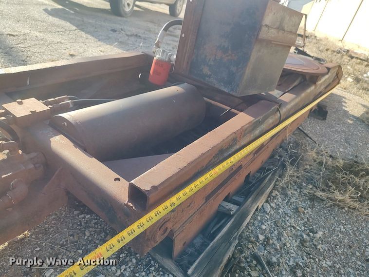 image for item DO3802 Hydraulic fifth wheel hitch assembly