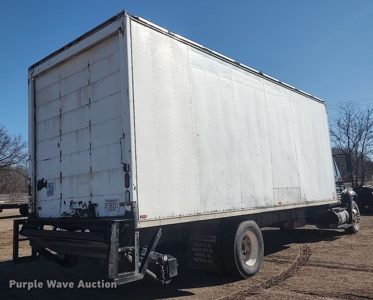 image for item DO3824 2002 International 4300  box truck