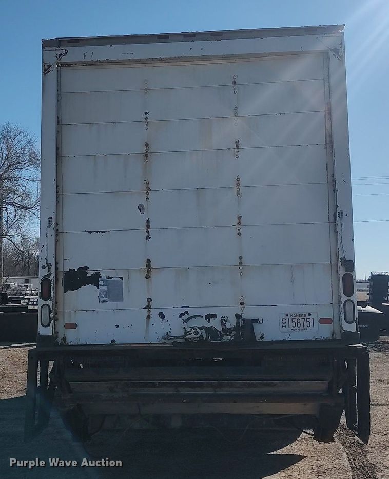 image for item DO3824 2002 International 4300  box truck