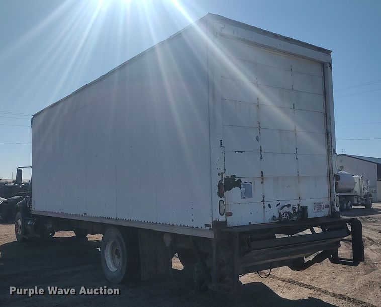 image for item DO3824 2002 International 4300  box truck