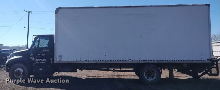 image for item DO3824 2002 International 4300  box truck