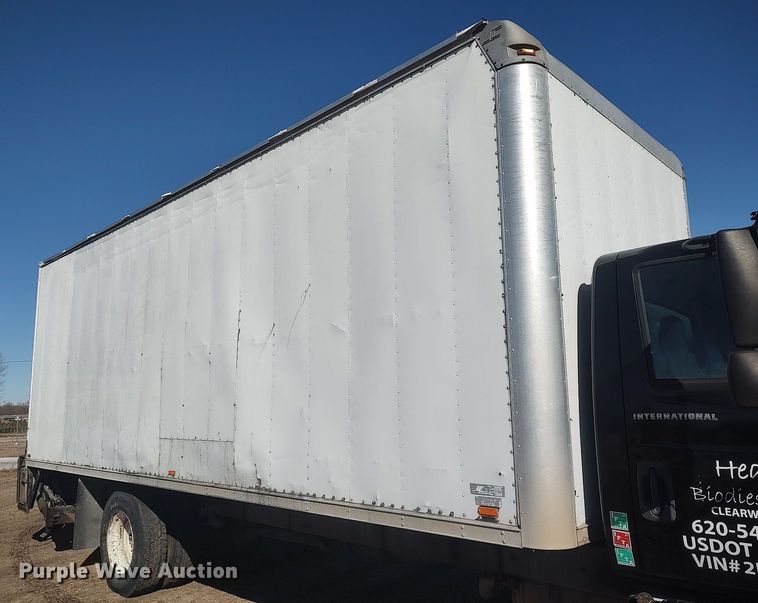 image for item DO3824 2002 International 4300  box truck