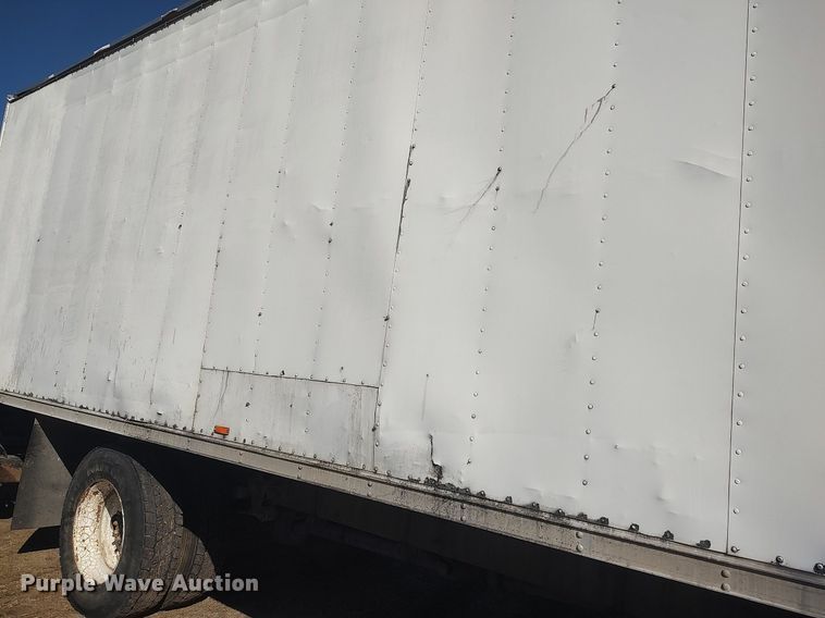 image for item DO3824 2002 International 4300  box truck