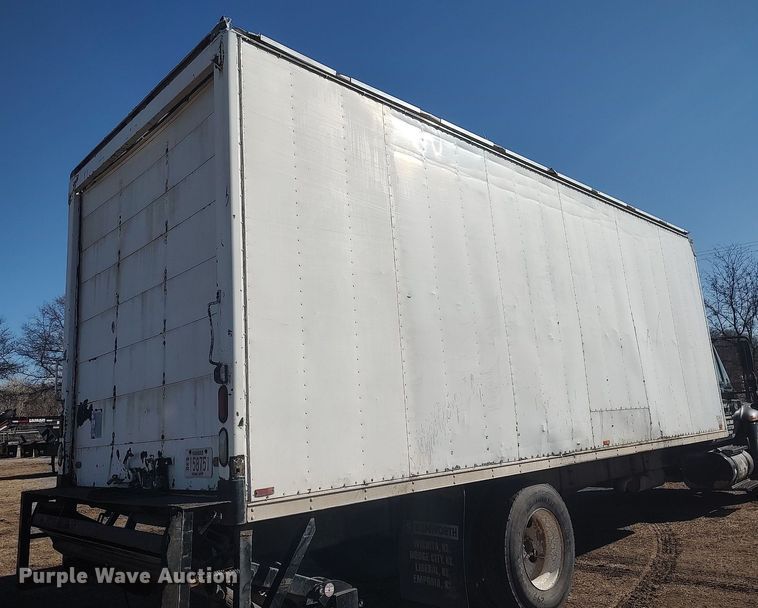 image for item DO3824 2002 International 4300  box truck