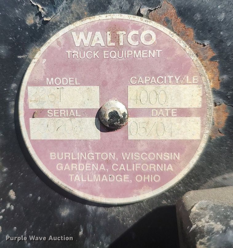 image for item DO3824 2002 International 4300  box truck