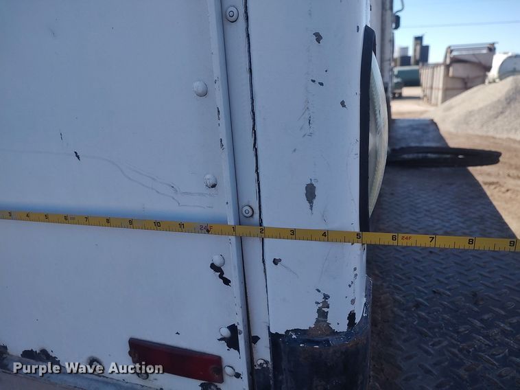 image for item DO3824 2002 International 4300  box truck