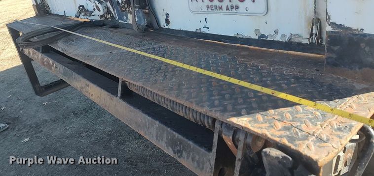 image for item DO3824 2002 International 4300  box truck