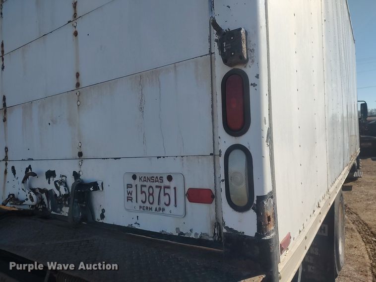 image for item DO3824 2002 International 4300  box truck