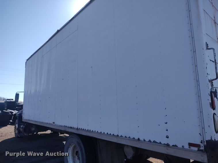 image for item DO3824 2002 International 4300  box truck