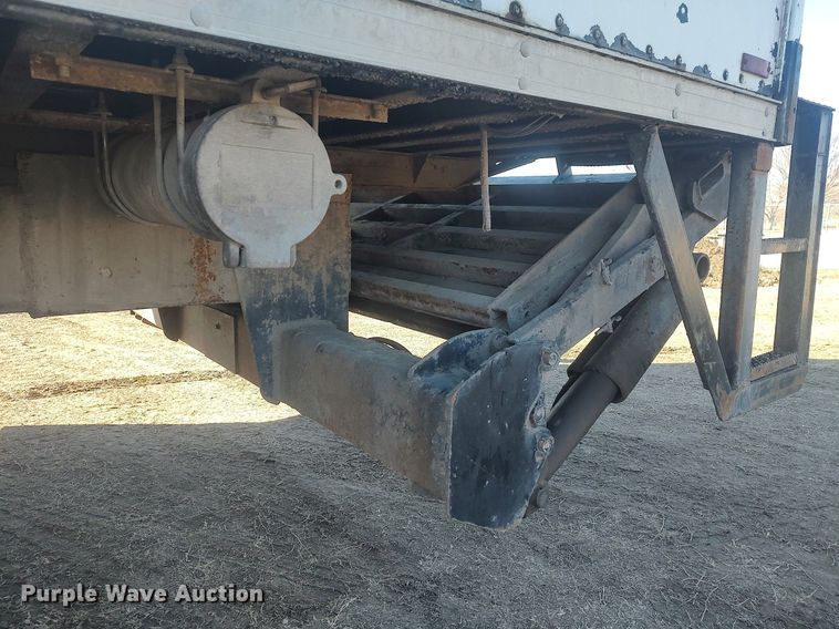 image for item DO3824 2002 International 4300  box truck