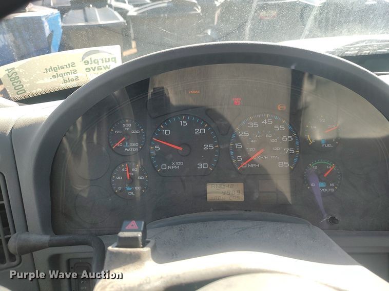 image for item DO3824 2002 International 4300  box truck