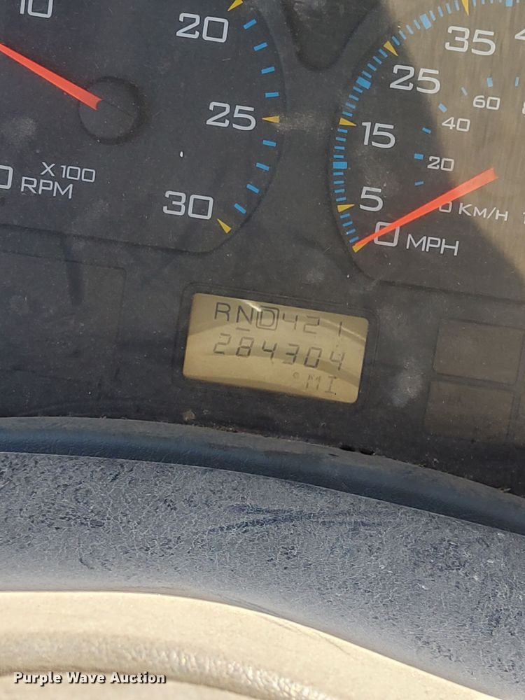 image for item DO3824 2002 International 4300  box truck