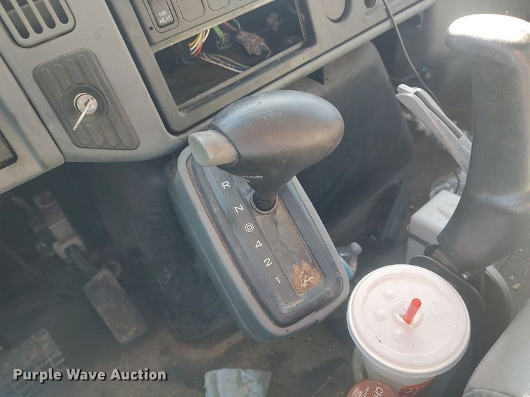 image for item DO3824 2002 International 4300  box truck