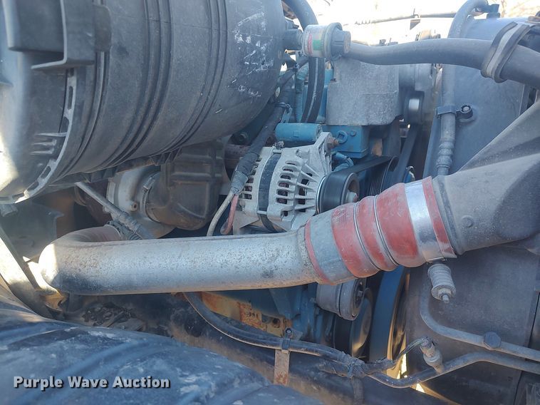 image for item DO3824 2002 International 4300  box truck