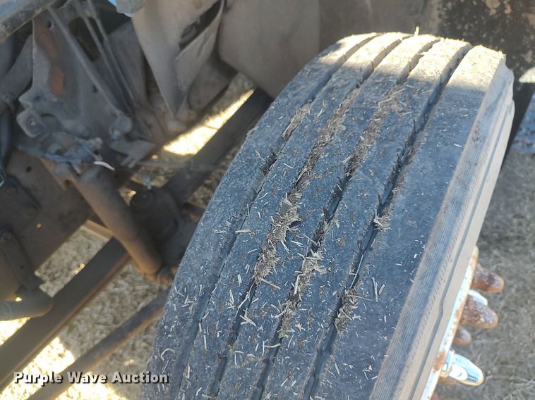 image for item DO3824 2002 International 4300  box truck