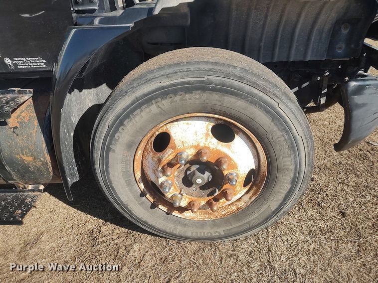 image for item DO3824 2002 International 4300  box truck