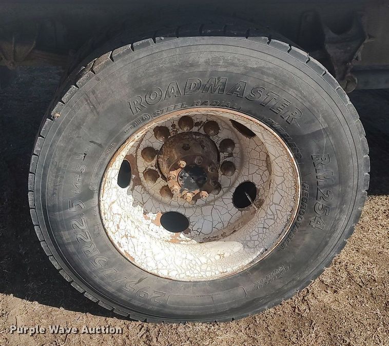 image for item DO3824 2002 International 4300  box truck