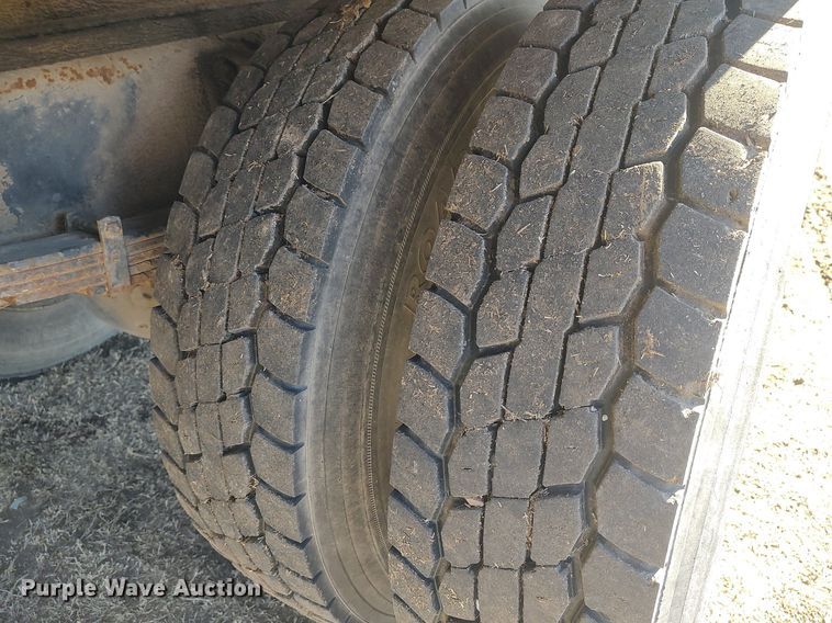 image for item DO3824 2002 International 4300  box truck