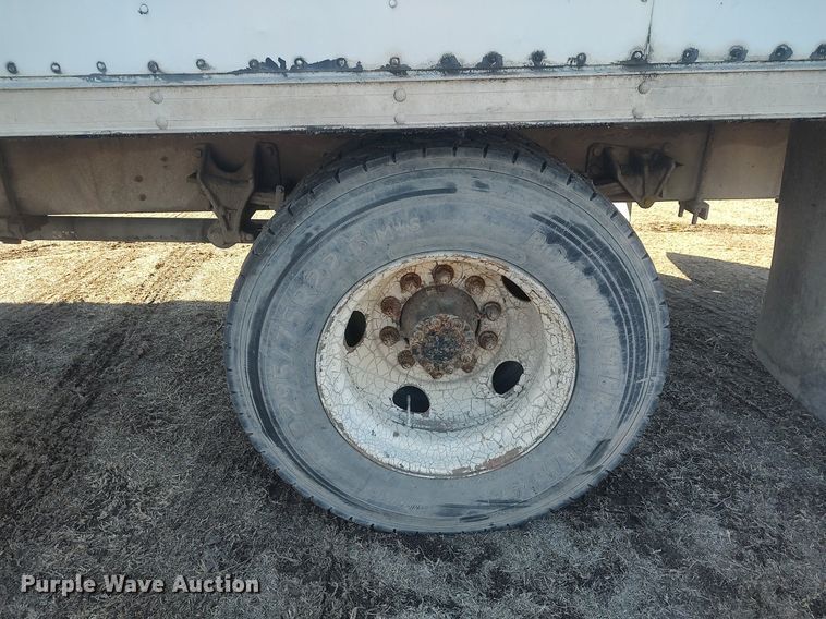 image for item DO3824 2002 International 4300  box truck