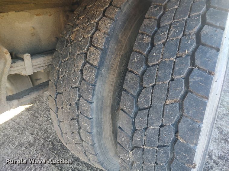 image for item DO3824 2002 International 4300  box truck