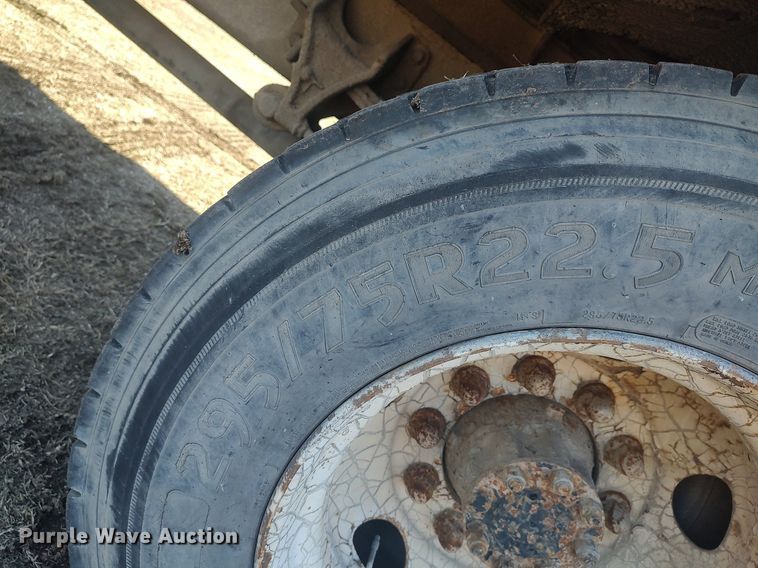 image for item DO3824 2002 International 4300  box truck