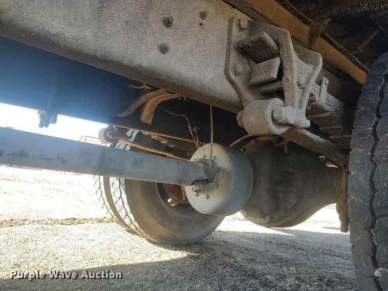 image for item DO3824 2002 International 4300  box truck