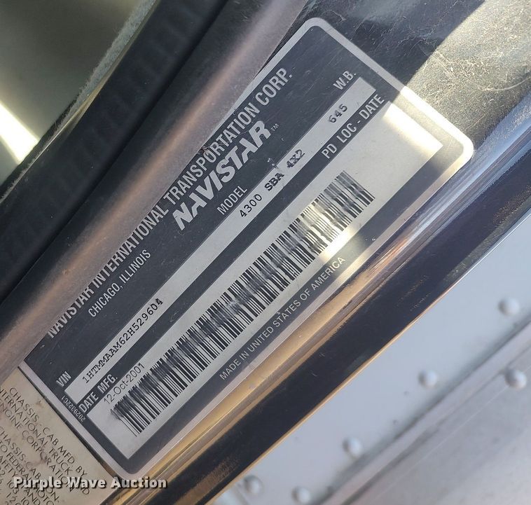 image for item DO3824 2002 International 4300  box truck