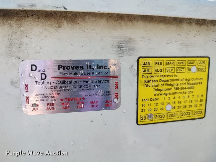 image for item DO3832 1994 International 8200  tank truck