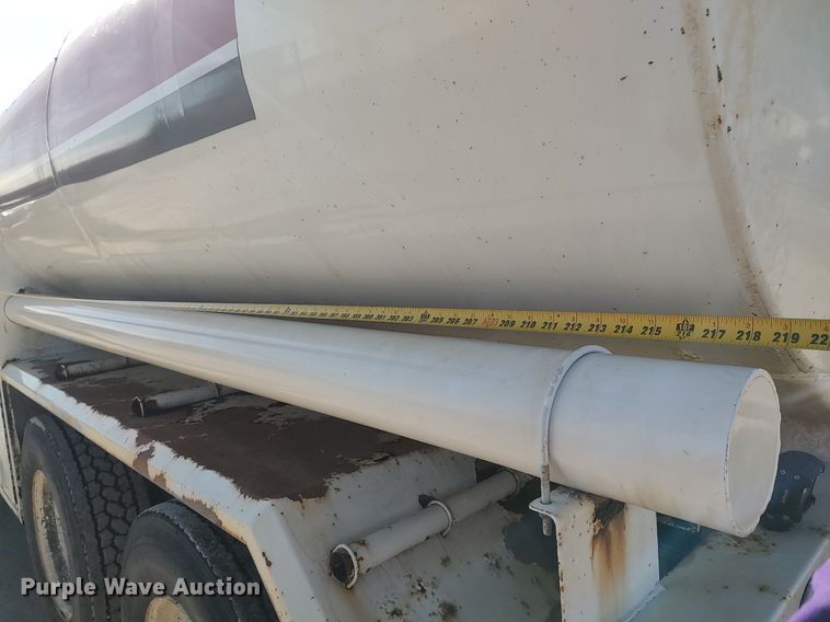 image for item DO3832 1994 International 8200  tank truck