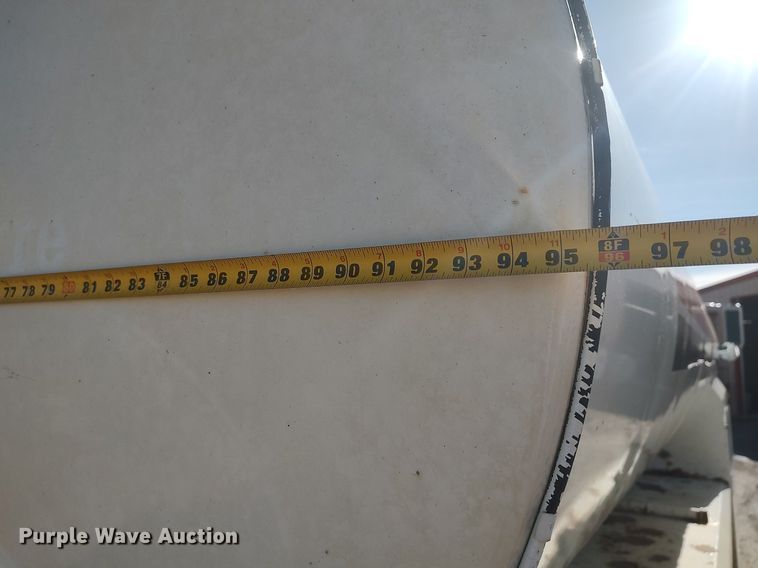 image for item DO3832 1994 International 8200  tank truck