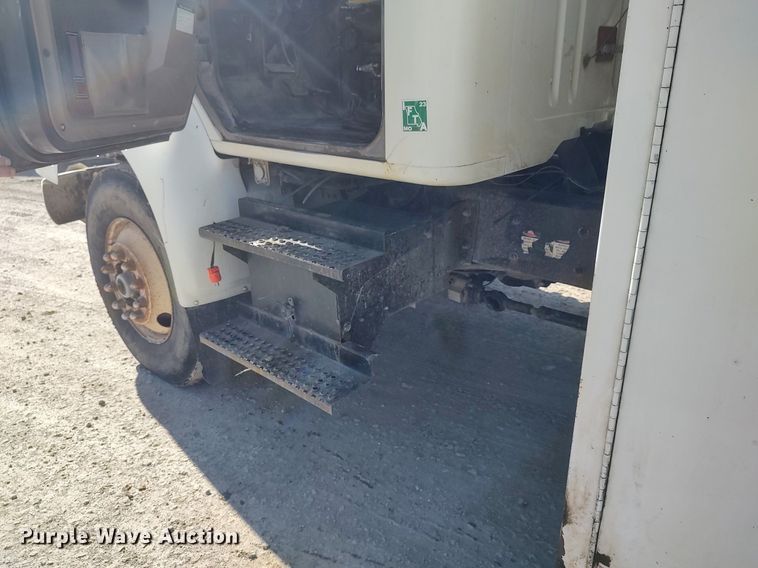 image for item DO3832 1994 International 8200  tank truck