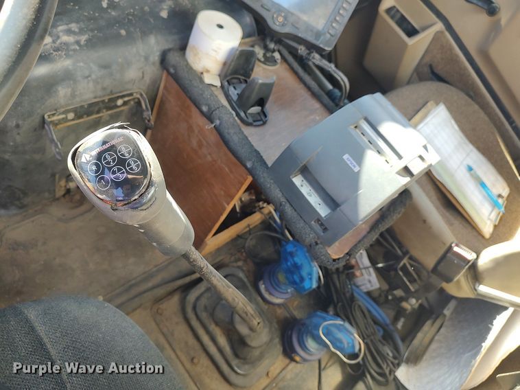 image for item DO3832 1994 International 8200  tank truck