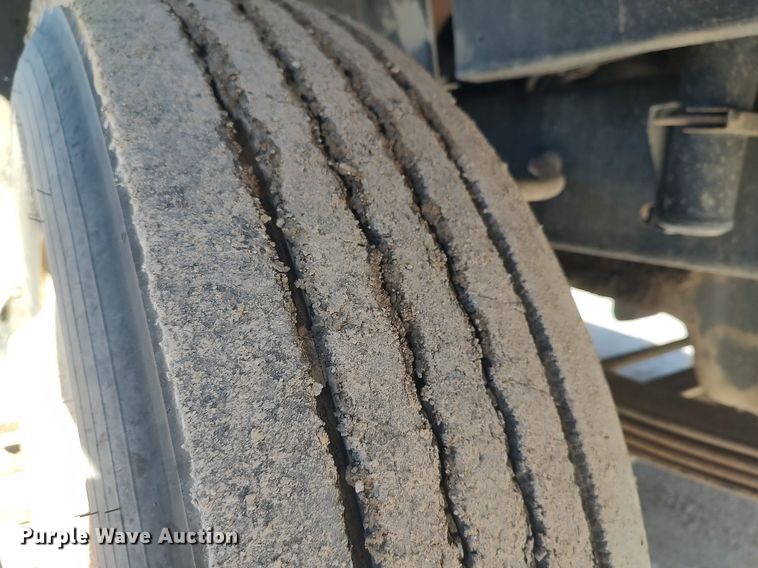 image for item DO3832 1994 International 8200  tank truck