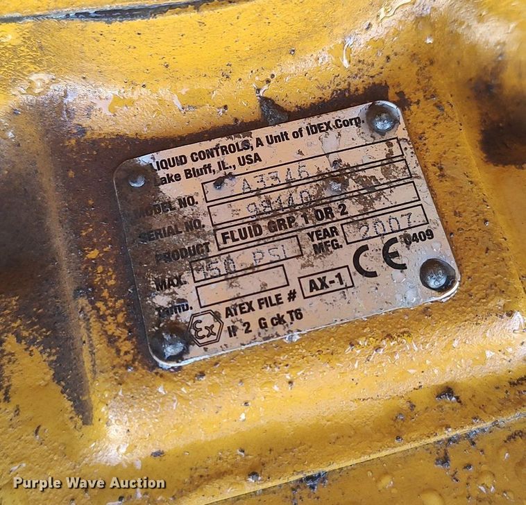 image for item DO3832 1994 International 8200  tank truck