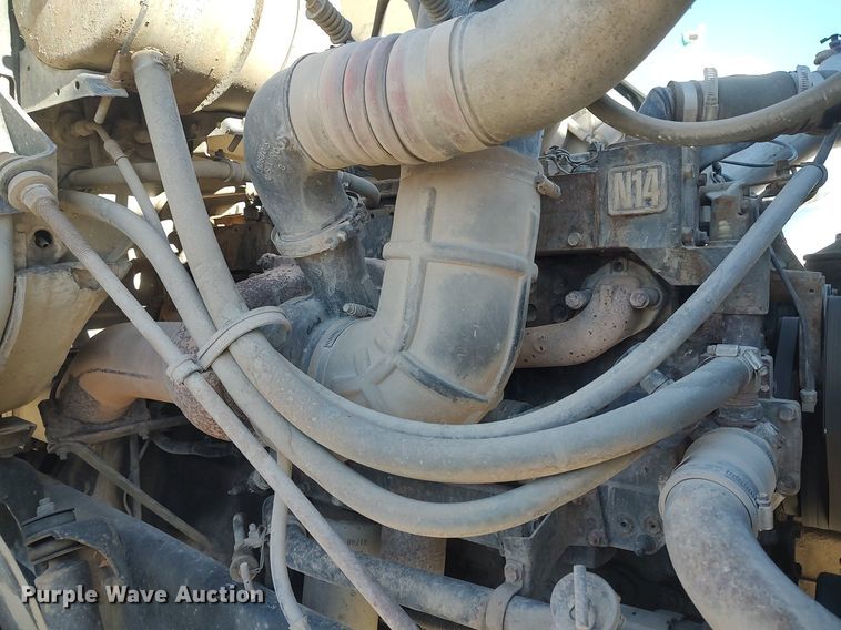 image for item DO3832 1994 International 8200  tank truck