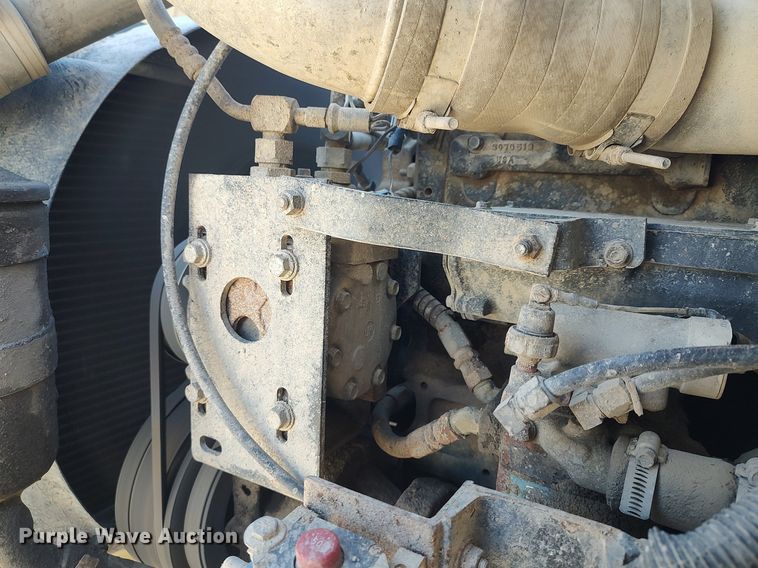 image for item DO3832 1994 International 8200  tank truck