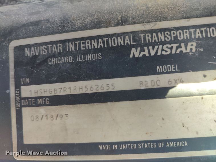 image for item DO3832 1994 International 8200  tank truck