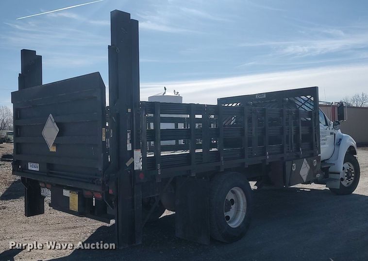 image for item DO3833 2008 Ford F750 Super Duty  flatbed truck