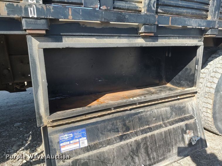 image for item DO3833 2008 Ford F750 Super Duty  flatbed truck