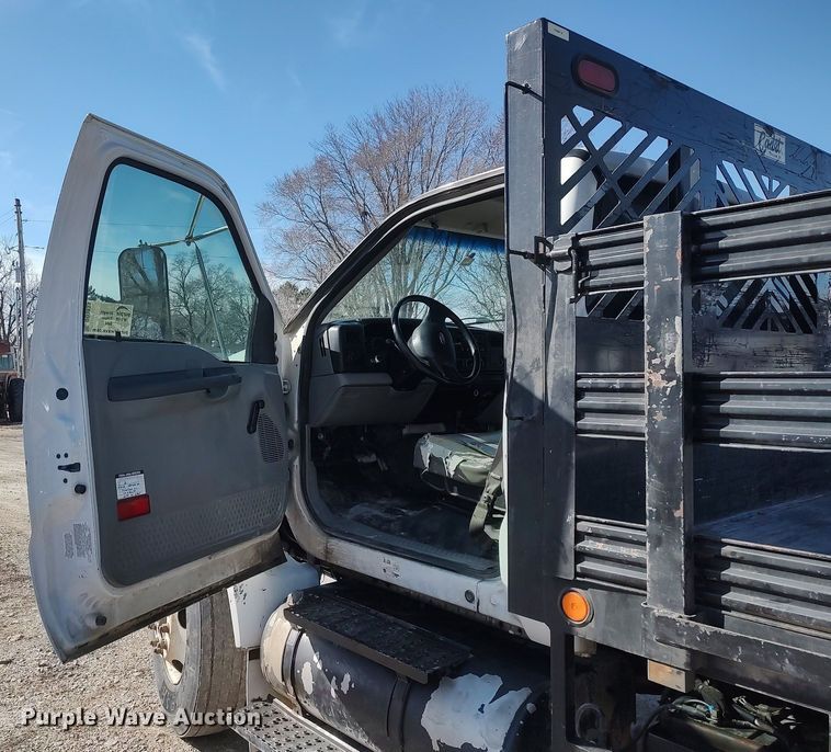 image for item DO3833 2008 Ford F750 Super Duty  flatbed truck