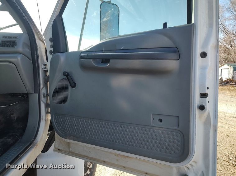 image for item DO3833 2008 Ford F750 Super Duty  flatbed truck