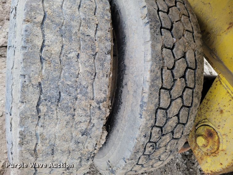 image for item DO4194 1997 Transcraft Eagle W2 50XI02  flatbed trailer