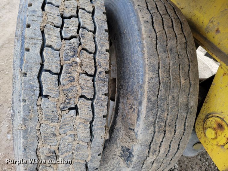 image for item DO4194 1997 Transcraft Eagle W2 50XI02  flatbed trailer