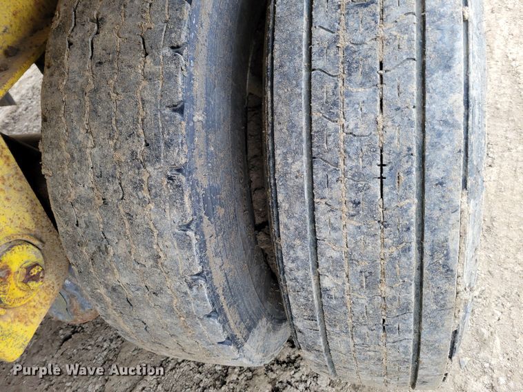 image for item DO4194 1997 Transcraft Eagle W2 50XI02  flatbed trailer