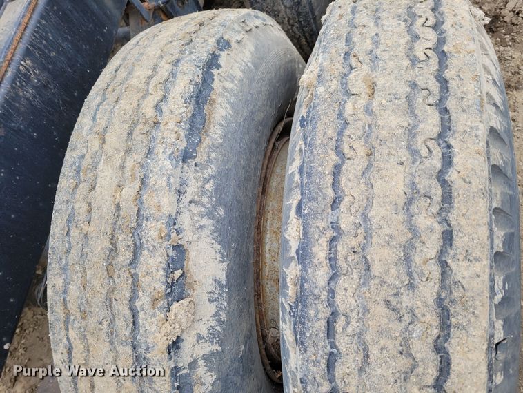 image for item DO4195 1990 Reinke  container trailer